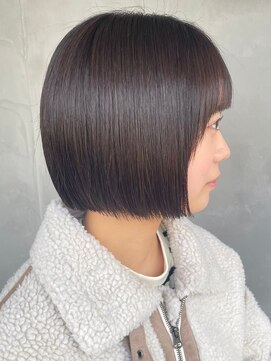 ビスクヘアデザイン(bisq hair design) 切りっぱなしボブ　ブルーブラック　ブリーチカラー　暗髪