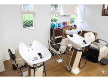 スローリー(slowly)の雰囲気（シャンプー台は【しっかり洗う】と【リラックス】２タイプ☆）