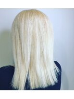 アヴァンス アリオ鳳店(AVANCE)&nbsp;透明感際立つホワイトブリーチレイヤー