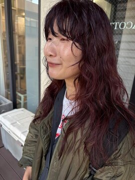 アコット(Acotto.) クルクルパーマ×ワインレッドカラー