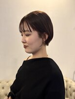 ニュートライズ(NEUTRIZE) くすみ感のあるボルドーカラーと大人ショートの相性◎