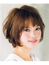 美容室 パレ バックにカールをたっぷり入れたキュートなバックシャンスタイル