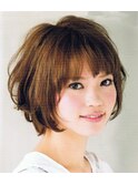 バックにカールをたっぷり入れたキュートなバックシャンスタイル
