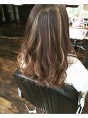 garboハイライトを入れて動きのある外国人風ヘアカラーに♪