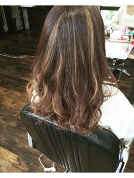 ガルボ ヘアー(garbo hair) garboハイライトを入れて動きのある外国人風ヘアカラーに♪