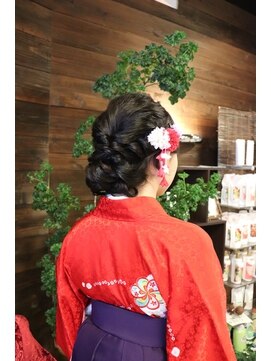 小学生 卒業式の袴の着付け アップスタイル L ミックスカール Mixcurl のヘアカタログ ホットペッパービューティー