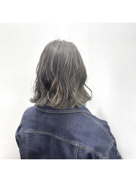 オンザ(ONTHE) ナチュラルカーキグレージュ3Dカラーミディアムボブ【林京平】