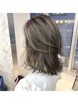 エイト 神戸三宮店(EIGHT) 外国人風バレイヤージュ♪