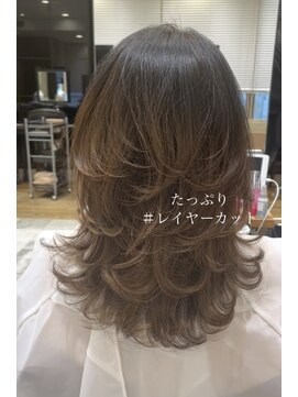 アフロート ルヴア(AFLOAT RUVUA) 《ー5歳》後ろ姿も美人★たっぷり華やかレイヤーカット/新宿