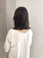 ヨーク(YOKE)&nbsp;YOKE ブリーチなしアッシュグレージュ切りっぱなしボブ外ハネ