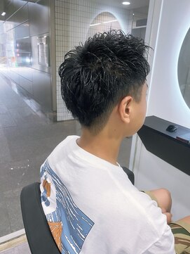 グランドライン(GRAND LINE) 《GRANDLINE友田千栄》黒髪ツーブロアップバング　韓国ヘア