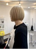 ブロンドベージュ×ミニボブ