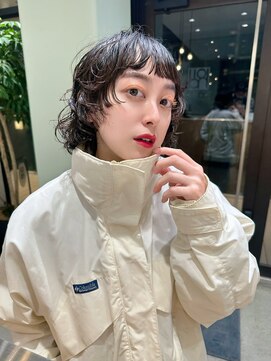 ホロ(hollo) ウルフパーマショート/黒髪パーママッシュウルフ