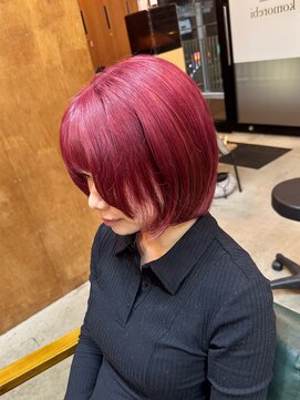 【山本智文】レッドカラーレイヤーカット