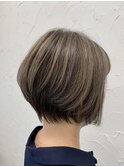 大人の前下がりショートボブ