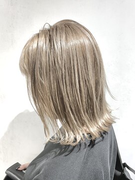 イリ 心斎橋(ili) スノーベージュ