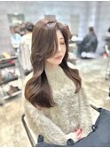 20代30代レイヤーカット　韓国ヘア　くすみベージュ