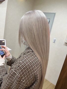 ミラシィ 成田(Mirashy) ハイライトカラーミルクティーベージュレイヤーカット