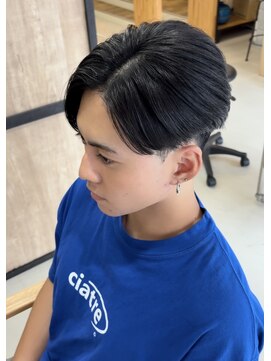 メンズギフト(men's GIFT) 毛流れセンターパートアシンメトリーツーブロック刈り上げ