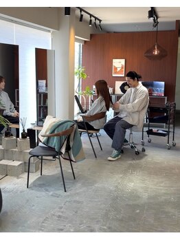 リジョ(Lijo)の写真/相談も提案も、一人のスタイリストが最初から最後までご対応◎髪の状態を共有しながら納得の仕上がりへ*