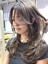 フォート(FORT)&nbsp;夏に合わせる海外ハイライト×バタフライレイヤーカット