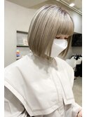 ホワイトベージュ_シャドールーツ