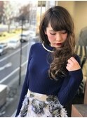 清楚系巻き髪ヘア