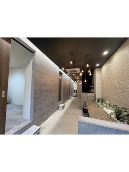 全部屋完全個室で贅沢なひと時を…。他のお客様の目を気にせずにお悩みをご相談いただけます。