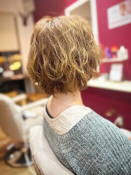 ヘアデザイン ニーチェ(Hair Design ni che)の写真/軽やか質感で柔らかい印象を創る【ni-che】のパーマ♪毎朝のスタイリングも楽チンで忙しい女性にピッタリ!!