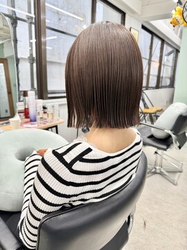 ヒビヲ(HIBIO) ショートボブ タッセルボブ 切りっぱなしボブ　ブラウンベージュ