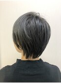 丸みシルエット×透明感アッシュグレーショート