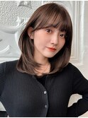 【柔らかレイヤー×モカブラウンで大人可愛いミディアムに】