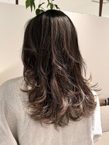 ハロウ 天神(Halou)&nbsp;白髪ぼかし×地毛ハイライト×グラデーションカラー×ロング