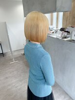 ザ ファースト(The FIRST)&nbsp;ブロンドカラー/切りっぱなしミニボブ