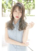 大人上品なウェーブに華やかベーシュカラー
