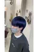 肌を白く見せるネイビーブルー