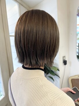 アミュレ(Amule) 外国人風透け感オリーブグレージュ外はねボブ髪質改善ストレート