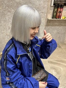 アース コアフュールボーテ 上越店(EARTH coiffure beaute) ホワイトベージュ_ハイトーン_ダブルカラー_切りっぱなし
