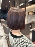 ナチュラル前下がりボブ