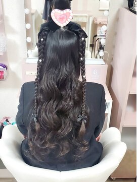 ヒャン(hyang) ツイン三つ編み下ろしハーフアップ