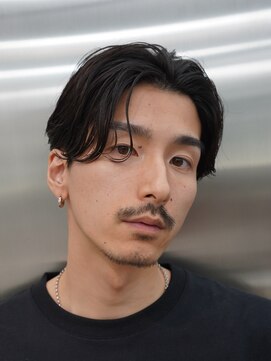 レタッチバイフィフス(RETOUCH by fifth) 男らしさ溢れる緩めのニュアンスパーマのセンターパート