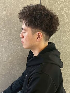 ニアウ 太田店(Niau) 伸びかけの髪の毛でもできるセットが簡単なメンズショートパーマ