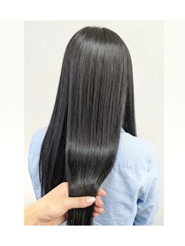 セブンフィズ(SEVEN fizz)の写真/【梅雨対策】うねりや広がりを撃退!圧倒的なツヤと自然なまとまりで、毎朝のスタイリングが劇的に楽に★