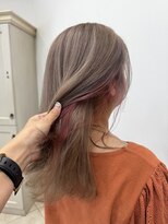クリア(Clear)&nbsp;グレイヘアミルクティーベージュ×ピンクインナーカラー