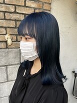 ロイジー(roijir)&nbsp;表参道 roijir ブルーヘア×切りっぱなしミディアム