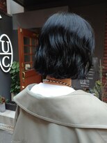 ウィーク 梅田(UiiC)&nbsp;大人なラフウェーブ★暗めカラーボブ【uiicumeda sachi】