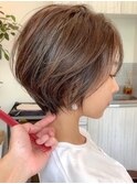 大人かわいい美髪ホワイトグレージュ ネビージュショートボブ