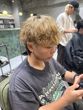 ゼスト リル 新宿(ZEST lill) 塩澤太一 ブリーチパーマ シャドウパーマ くせ毛風