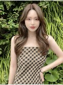 センター分けフェミニンロングレイヤーカット韓国ヘア似合わせ