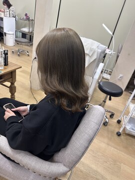 ミラシィ 成田(Mirashy) ハイライトカラーミルクティーベージュレイヤーカット